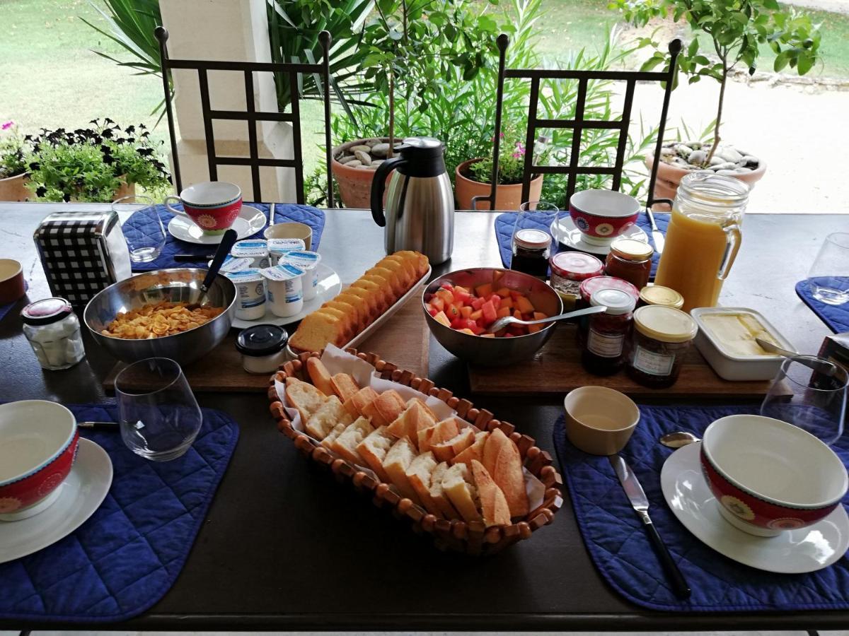 La Goutadou Bed & Breakfast Cabannes Luaran gambar